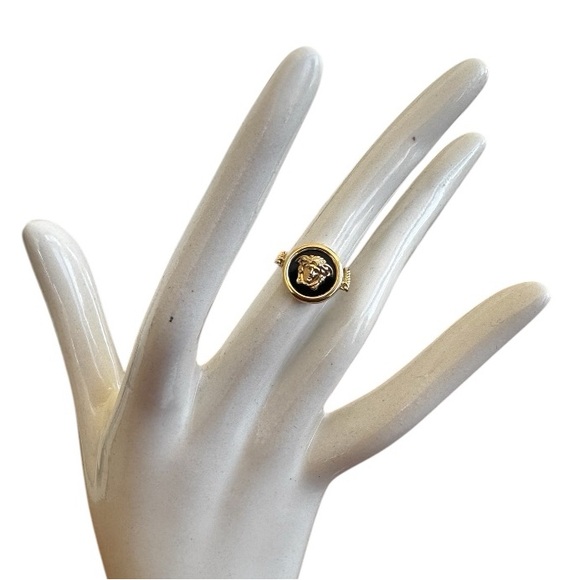 Rare Versace Authentic Medusa Baroque 18K Au750 Gold Onyx Chain Pinky Ring - Picture 2 of 7